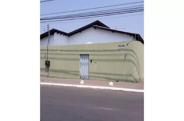 Casa De Esquina perfeita para comercial  no Bairro NOVA VÁRZEA GRANDE