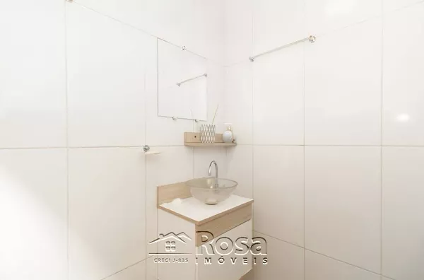 Casa à Venda com 1 Suite, Piscina, varanda gourmet em Acorizal-MT!