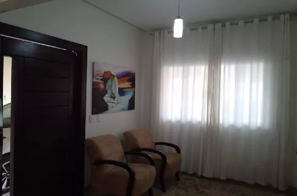 Casa Térrea á Venda com 3 Quarto(s) sendo 1 Suíte master, próximo ao Centro de Várzea Grande.