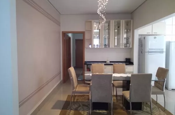 Casa Térrea á Venda com 3 Quarto(s) sendo 1 Suíte master, próximo ao Centro de Várzea Grande.