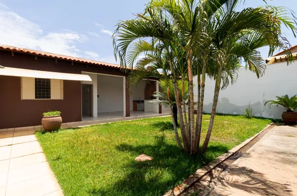 Casa Térrea com 3 Quartos, quintal amplo no Bairro Chapéu do Sol, Várzea Grande.