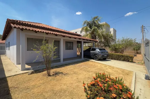 Casa para venda, 4 quarto(s) sendo 1 Suíte, próximo da Av. Fernando Correa da Costa,  Jardim Das Palmeiras, Cuiabá.
