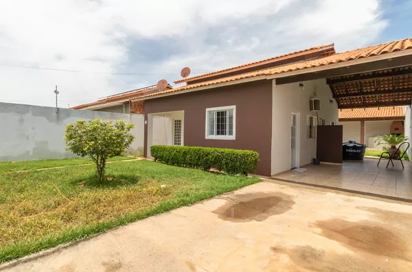 Casa Térrea com 3 Quartos, quintal amplo no Bairro Chapéu do Sol, Várzea Grande.
