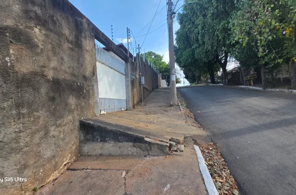 Casa Residencial e Comercial à Venda no Bairro  Araés, Cuiabá - Fica a 300metros da Av. Mato Grosso