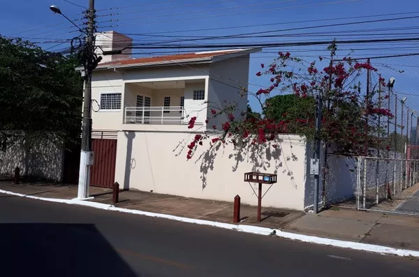 Sobrado para venda, 4 quartos sendo uma suíte,  Centro-sul, Várzea Grande