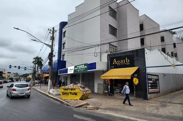 Prédio na Avenida Prainha, Centro