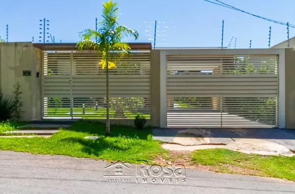 Casa Térrea à Venda com 3 Quarto(s), Sendo 1 Suíte, Armários Planejados na Cozinha, Equipado com Placa Solar Próximo ao Parque Tia Nair!