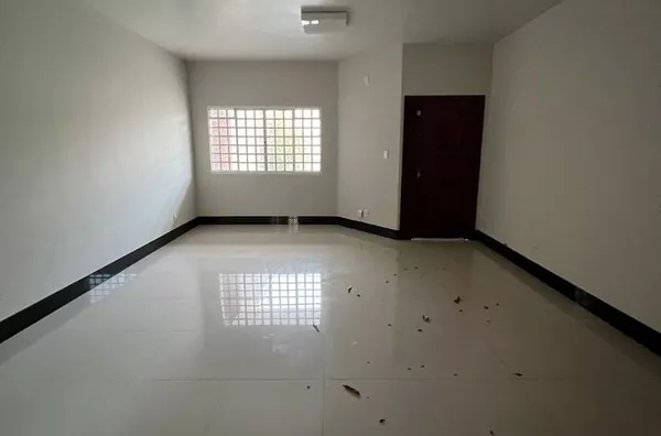 Sobrado para venda, 6 quartos,  sendo duas suítes, Jardim Califórnia, Cuiabá