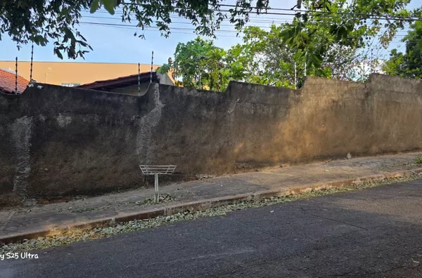 Casa Residencial e Comercial à Venda no Bairro  Araés, Cuiabá - Fica a 300metros da Av. Mato Grosso