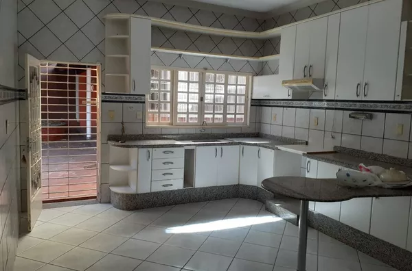 Casa para venda, 4 quarto(s),  Jardim Primavera, Cuiabá