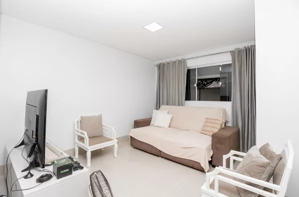 Sobrado à Venda, com 3 Quarto(s) sendo 2 suítes, no Bairro Santa Rosa, próximo ao Shopping Estação, Cuiabá