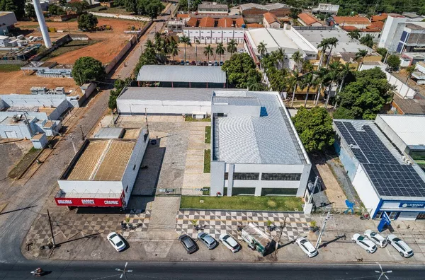 Amplo Prédio Comercial para Locação na Avenida Fernando Correa, Cuiabá.