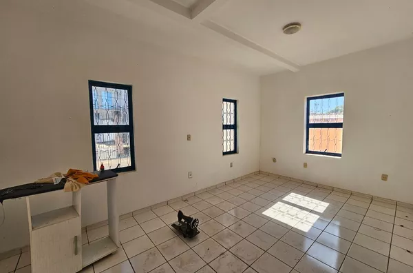 Casa para venda, próximo a Hospital Jardim Cuiabá, Clinicas, farmácias,5 quarto(s),  Goiabeiras, Cuiabá