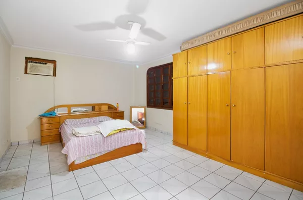 Sobrado somente para comercial, ótimo para clinicas, escritórios, bairro Jardim Primavera, bem ao lado do jardim cuiabá