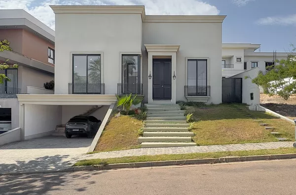 Casa à venda fachada Neoclassica, com 4 suítes no CONDOMÍNIO VILLA JARDIM, Cuiabá.