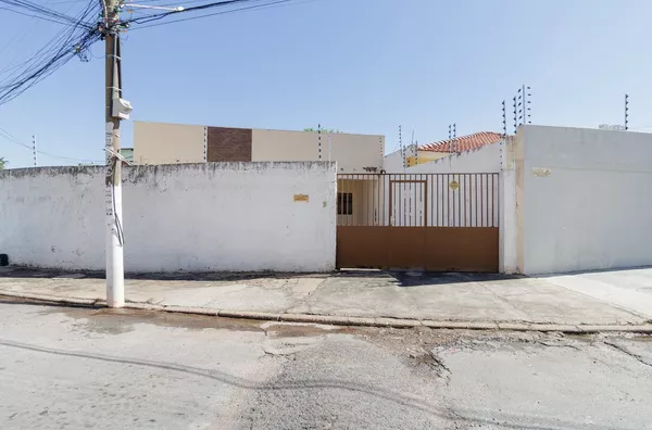 Casa para venda, 3 quartos sendo uma suíte,  Jardim Petrópolis, Cuiabá