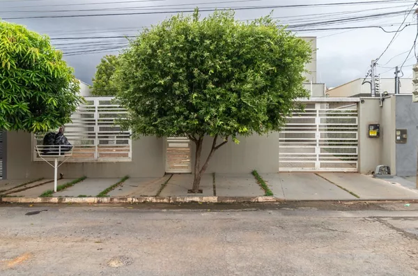 Sobrado à Venda, com 3 Quarto(s) sendo 2 suítes, no Bairro Santa Rosa, próximo ao Shopping Estação, Cuiabá