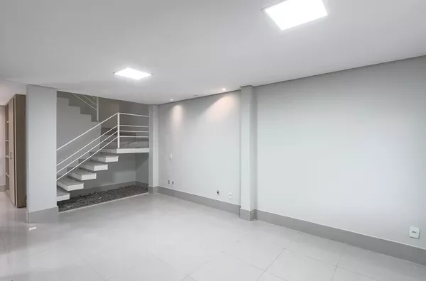 Sobrado à Venda com 3 Dormitórios, sendo 1 Suíte e Armários Planejados, próximo ao Shopping Estação, Cuiabá.