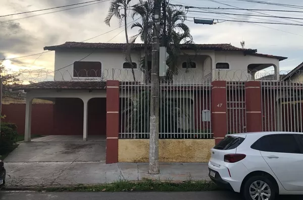 Sobrado somente para comercial, ótimo para clinicas, escritórios, bairro Jardim Primavera, bem ao lado do jardim cuiabá