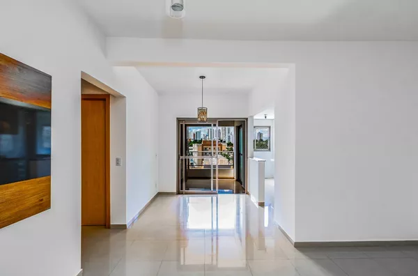 Apartamento à venda, com 2 Quartos sendo 1 suíte e Varanda Gourmet, no Bairro Jardim Mariana, próximo ao Hospital Santa Rosa, Cuiabá.