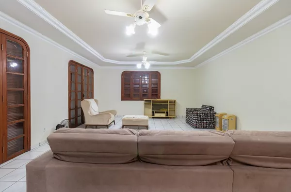 Sobrado somente para comercial, ótimo para clinicas, escritórios, bairro Jardim Primavera, bem ao lado do jardim cuiabá