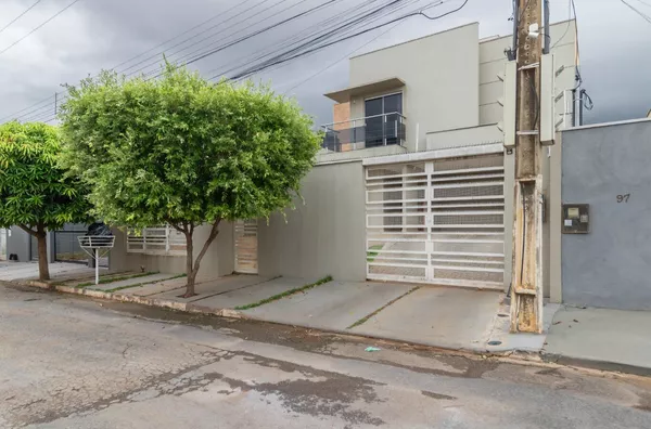 Sobrado à Venda, com 3 Quarto(s) sendo 2 suítes, no Bairro Santa Rosa, próximo ao Shopping Estação, Cuiabá