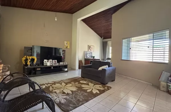 Casa térrea Residencial/Comercial para venda no Bairro Jardim Tropical, Cuiabá. Próximo ao Shopping 3 Américas e UFMT