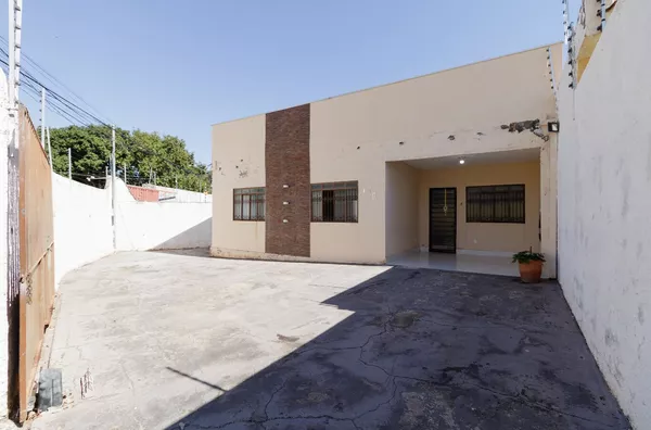 Casa para venda, 3 quartos sendo uma suíte,  Jardim Petrópolis, Cuiabá