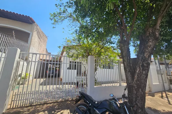 Casa para venda com perfeita localização comercial  no bairro  Jardim Cuiabá