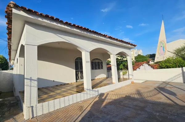 Casa de Esquina em Avenida de grande circulação de veículos, para venda,  Quilombo, Cuiabá