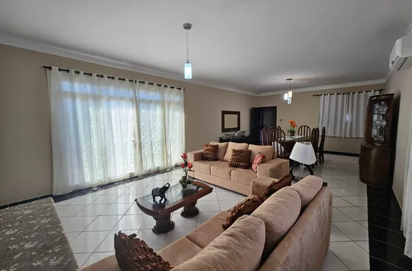 Casa para venda,ótimo para escritórios, escola,  Jardim Shangri-la, Cuiabá