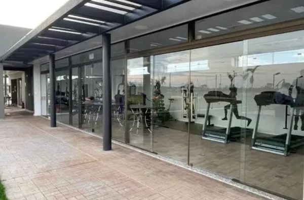 TERRENO NA AV. MÁRIO ANDREAZA, NO CONDOMÍNIO VERANA VÁRZEA GRANDE