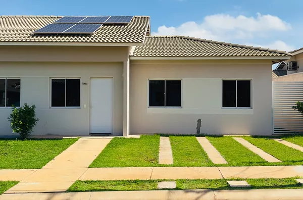 Casa em condomínio para venda com 3 quartos sendo 1 suíte, placa solar, no Bairro Chapel Do Sol, Várzea Grande!