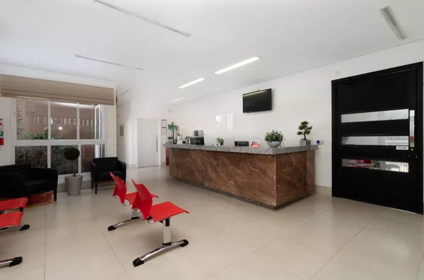 Prédio Comercial para Venda e Locação, com 3 Salas, Ampla recepção e 12 Vagas de Garagem, na Avenida São Sebastião, Cuiabá.