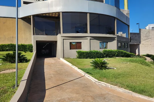 Sala comercial - acesso exclusivo, 18 vagas e depósito