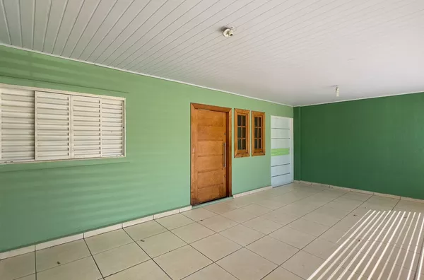 Casa para venda com 3 Dormitórios sendo 1 Suíte, escritório e quintal amplo, no Parque Cuiabá, Cuiabá.