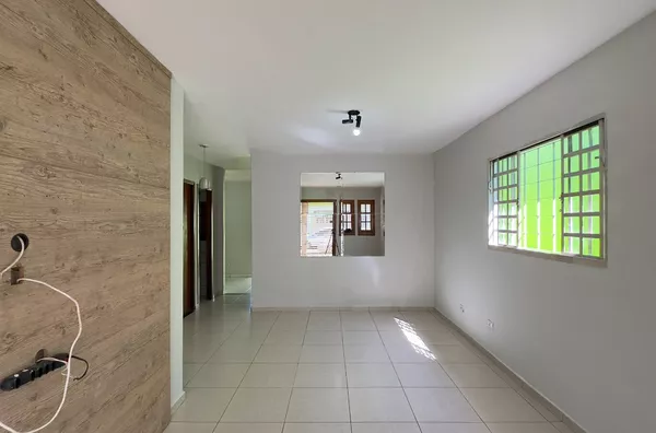 Casa para venda com 3 Dormitórios sendo 1 Suíte, escritório e quintal amplo, no Parque Cuiabá, Cuiabá.