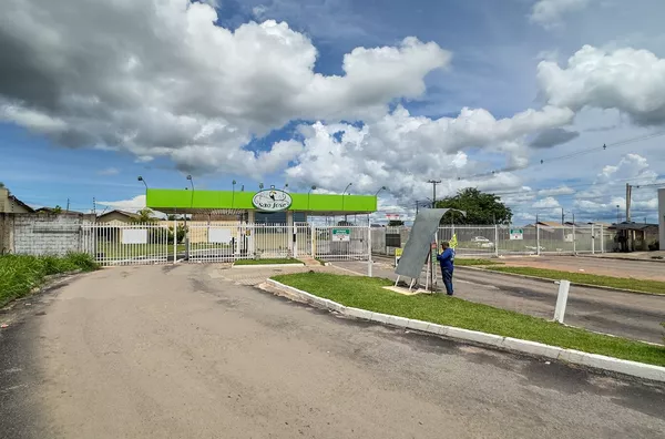 Casa com 3 Quarto(s), sendo 1 Suíte, Churrasqueira, Piscina no Distrito Industrial, Cuiabá.