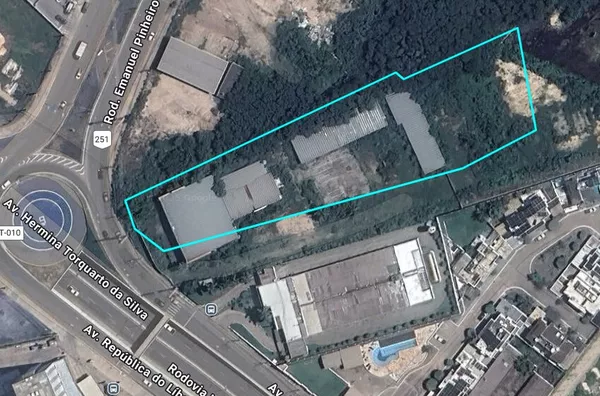 Terreno na Av. Rep Líbano, saída para Chapada