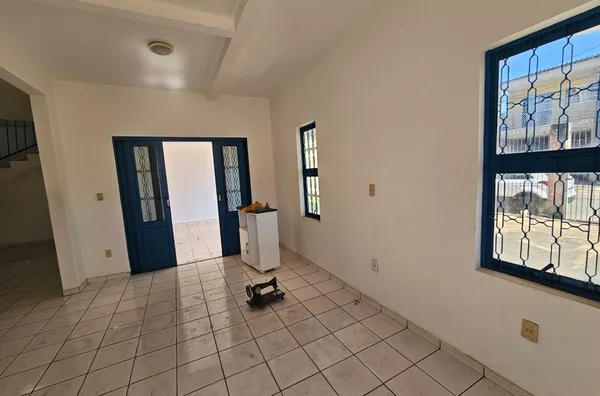 Casa para venda, próximo a Hospital Jardim Cuiabá, Clinicas, farmácias,5 quarto(s),  Goiabeiras, Cuiabá