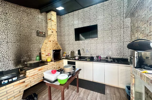 Casa térrea ampliada com piscina e churrasqueira,  Jardim Universitário, Cuiabá