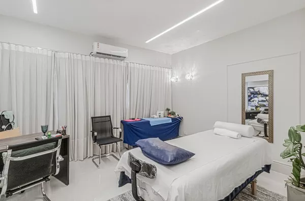 Sala Comercial para venda, com 5 ambientes, localizado na Av. Isaque Póvoas, no Edifício Mirante do Coxim, Goiabeira, Cuiabá!