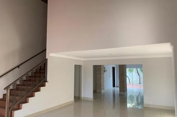 SOBRADO COMPORTA ATÉ 8 SALAS COMERCIAIS , próximo ao Jardim Cuiabá e Miguel Sutil Cuiabá