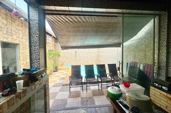 Casa térrea ampliada com piscina e churrasqueira,  Jardim Universitário, Cuiabá
