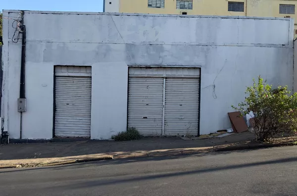Salão Comercial à Venda Localizado na Avendida Dom Bosco, Cuiabá.