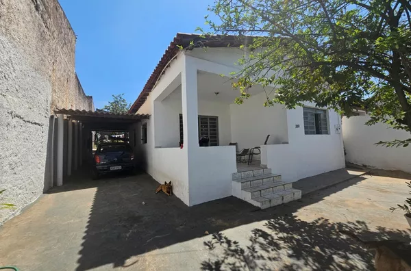 Casa para venda com perfeita localização comercial  no bairro  Jardim Cuiabá