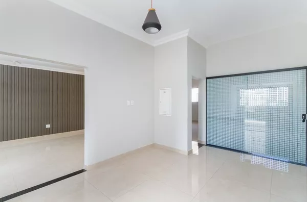 Imóvel Comercial para Venda e Locação com 7 Salas, 6 Banheiros e 14 Vagas de Garagem próximo ao Hospital São Mateus, Bosque da Saúde, Cuiabá.