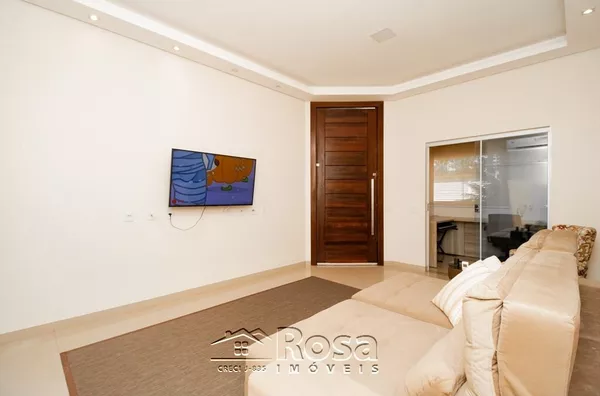 Casa Térrea à Venda com 3 Quarto(s), Sendo 1 Suíte, Armários Planejados na Cozinha, Equipado com Placa Solar Próximo ao Parque Tia Nair!