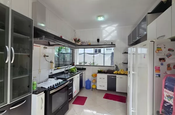 Sobrado em condomínio fechado para venda, 3 suítes,  Condomínio Florais Cuiabá Residencial, Cuiabá