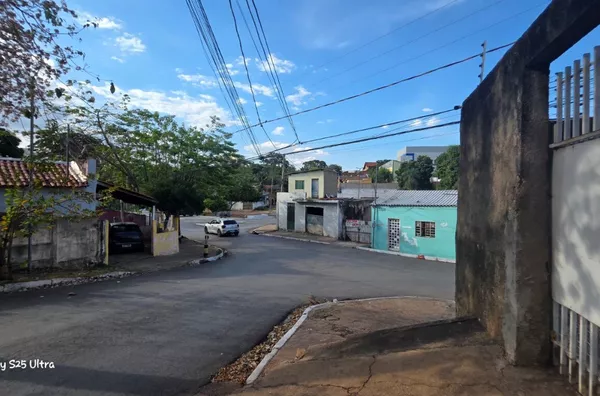 Casa Residencial e Comercial à Venda no Bairro  Araés, Cuiabá - Fica a 300metros da Av. Mato Grosso